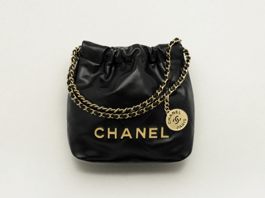 CHANEL 22 MINI HANDBAG Shiny Calfskin & Gold-Tone Metal Black